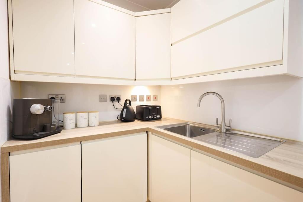 Centre, Spacious, Ensuite, Smart Tv, Sofa Bed Апартаменты *