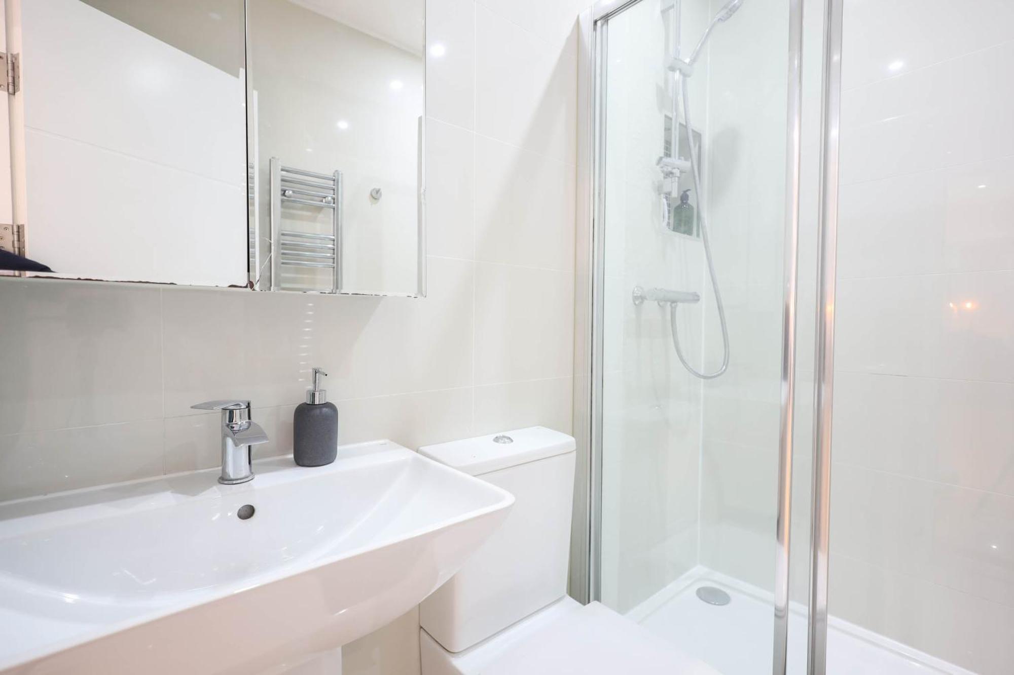 Centre, Spacious, Ensuite, Smart Tv, Sofa Bed Бристоль